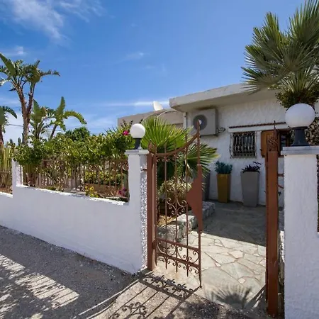 Renas Secret Garden House *