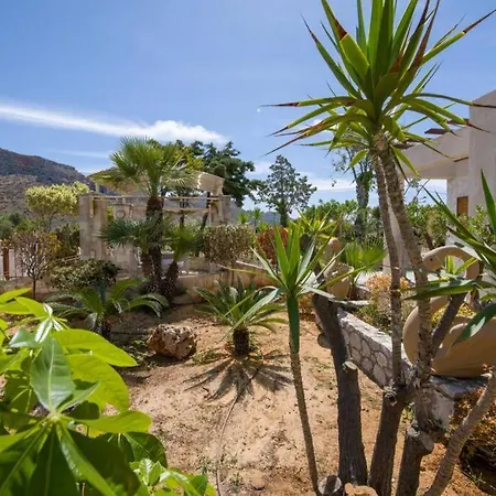 Renas Secret Garden House Holiday home *