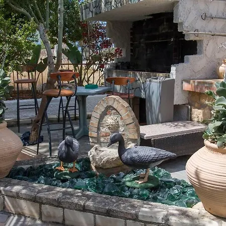 Renas Secret Garden House *