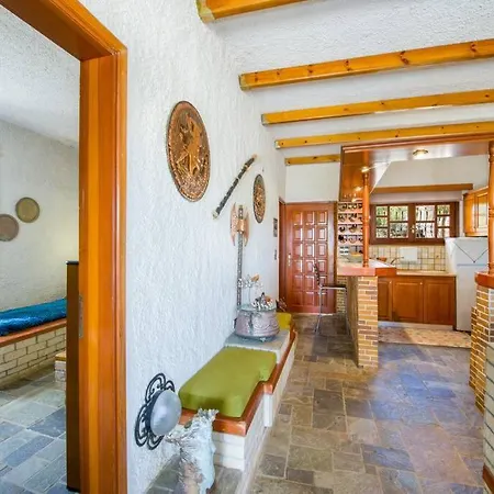 Holiday home Renas Secret Garden House