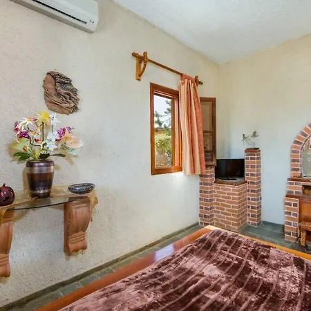 Renas Secret Garden House