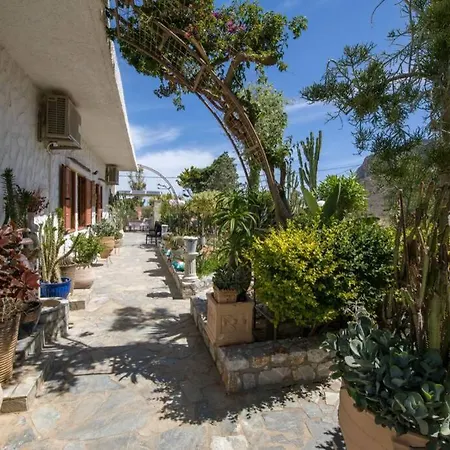 Renas Secret Garden House *