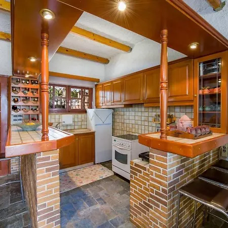 Holiday home Renas Secret Garden House