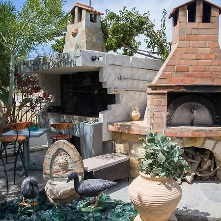 Holiday home Renas Secret Garden House