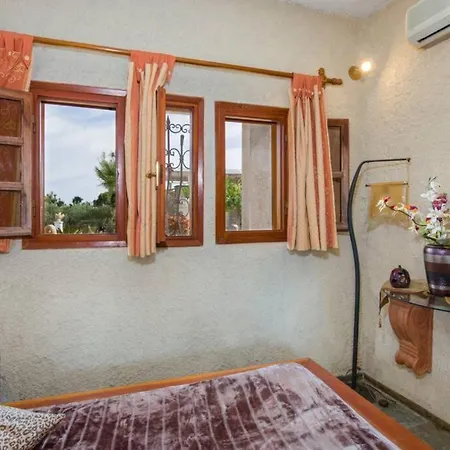 Renas Secret Garden House *
