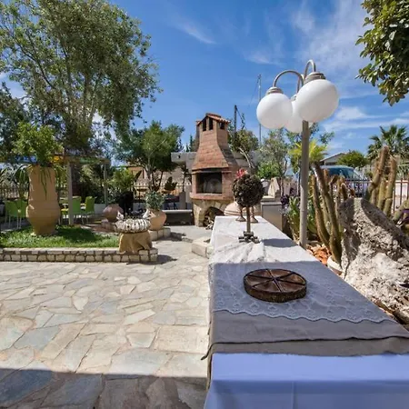 Renas Secret Garden House *