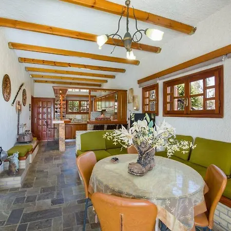 Holiday home Renas Secret Garden House *