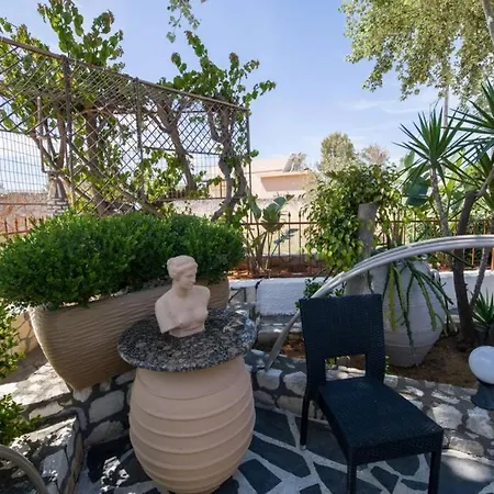 Holiday home Renas Secret Garden House