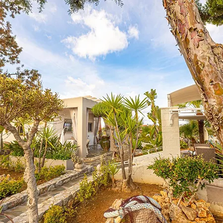 Renas Secret Garden House Holiday home