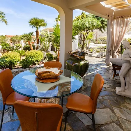 Holiday home Renas Secret Garden House *