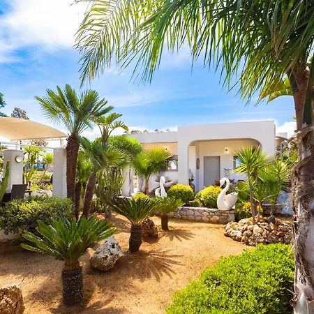 Holiday home Renas Secret Garden House