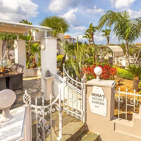 Renas Secret Garden House Holiday home *