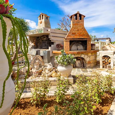 Ferienhaus Renas Secret Garden House